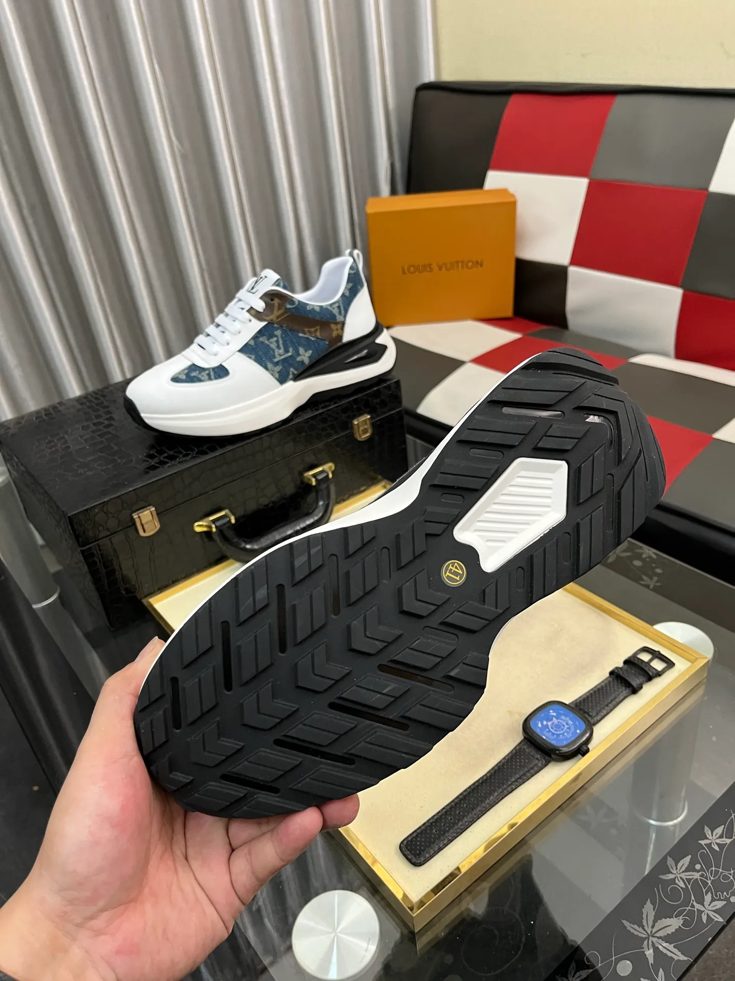 Men's shoes 💰458⌚️⌚️《Louis vuitton/LV Louis Vuitton》original quality.~ Unique modern style sneakers. 🏃A must-have casual shoe for trendy men😍😍 Original brand imported from Italy, imported original leather, cowhide lining (refuses to discolor and grind feet) sole: original sole provided by the original factory, French lazy style design ⚠️Fit to the feet, original quality, super comfortable original sole. Code number: 38-442️⃣Colors available